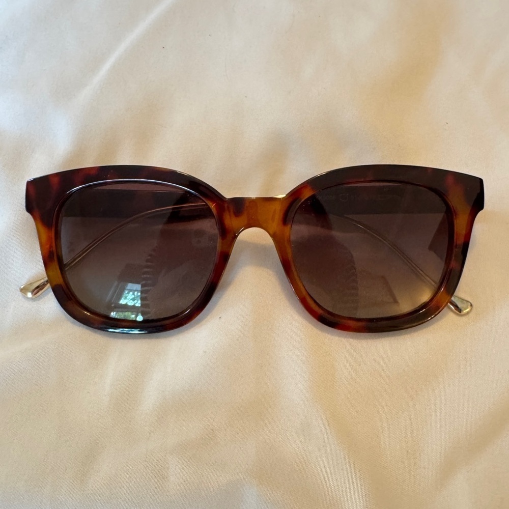 Tortoise Shell Oversized Square Sunglasses - Picture 8 of 8